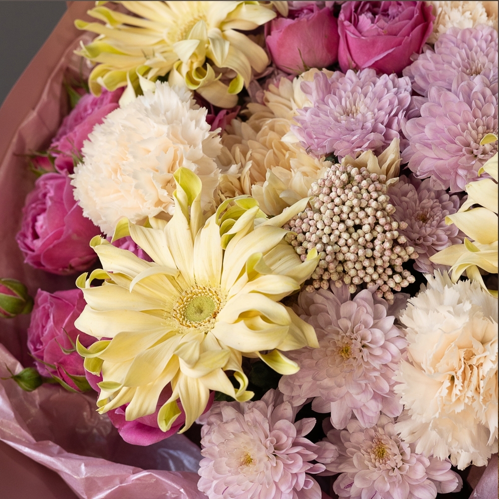 Букет - 128 Яркий сборный букет с герберами