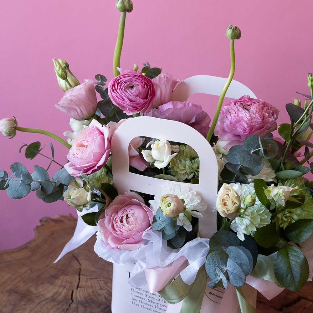 Букет - 135 Композиция с ранункулюсами