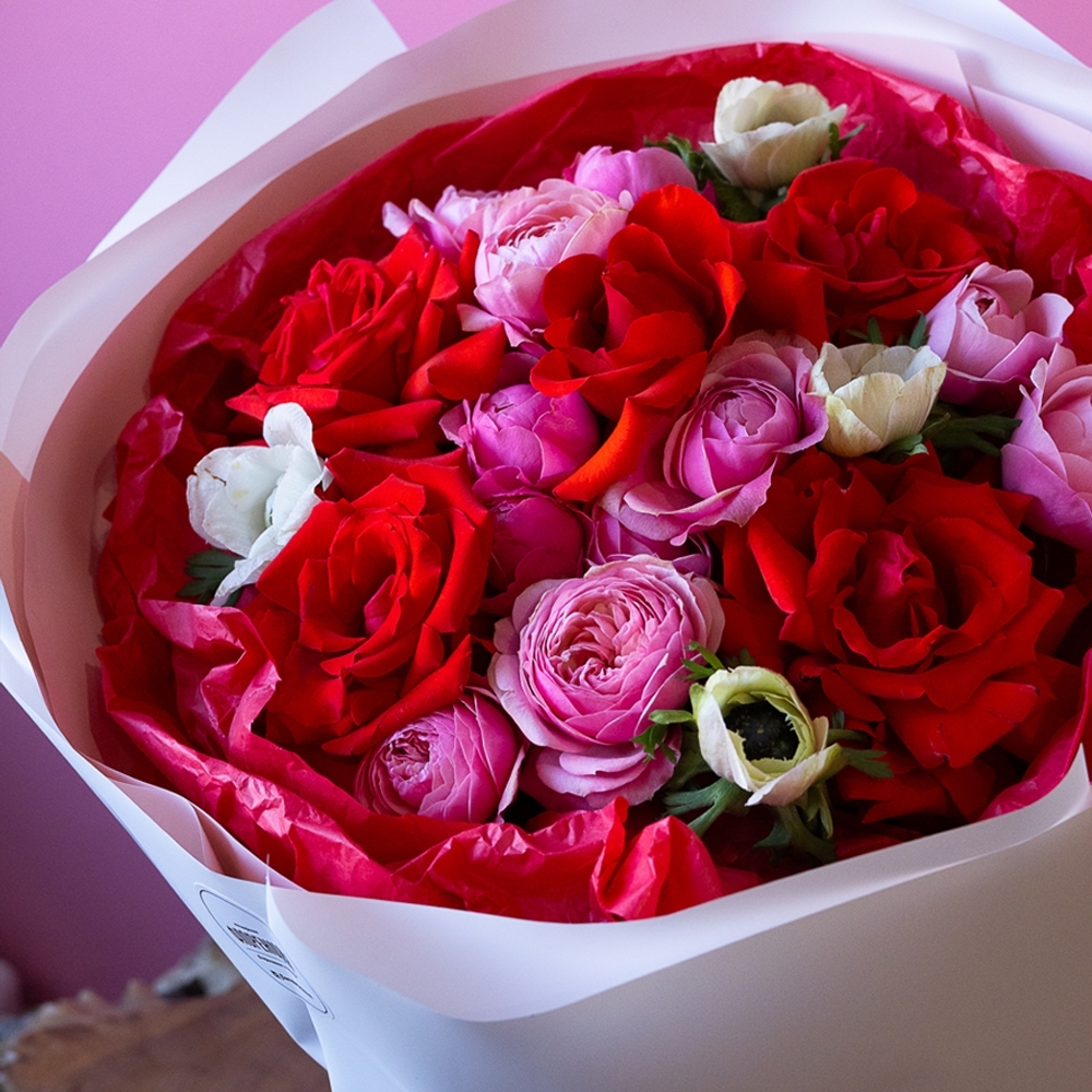 Букет - 144 Красивый букет с анемонами и французской розы