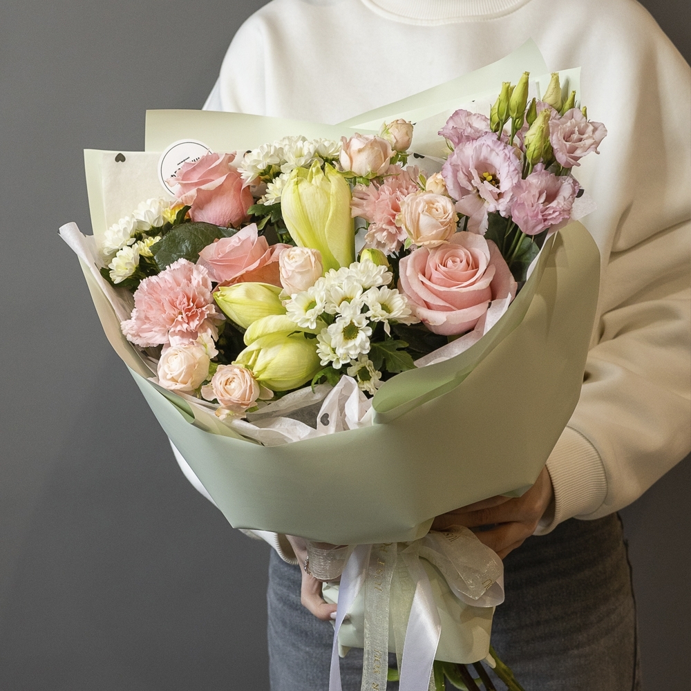 Букет - 111 Сборный букет в нежной гамме с амариллисом