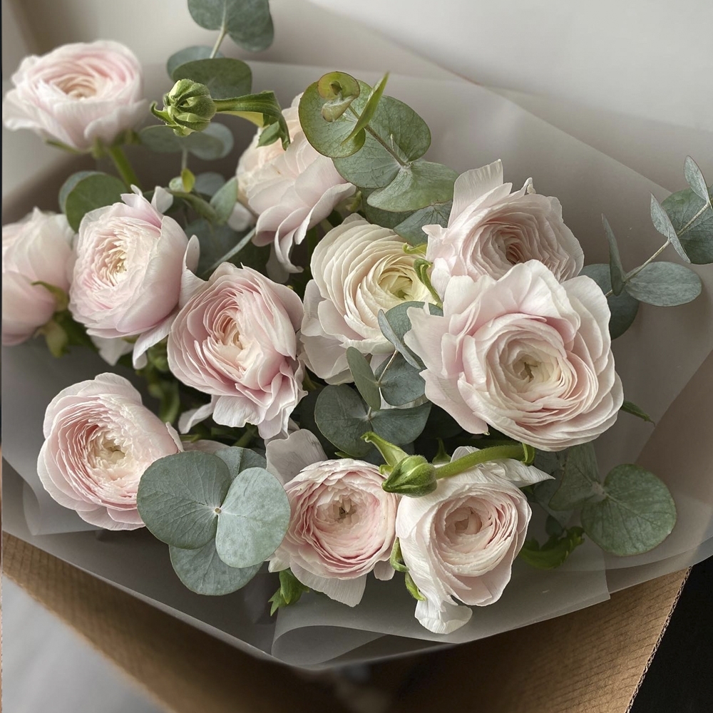 Букет-14 Нежный букет из ранункулюсов