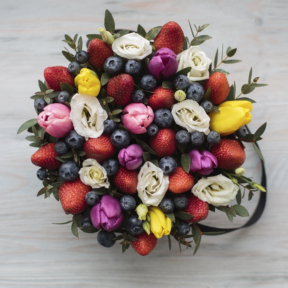Frutta #1 Ягодная композиция с тюльпанами
