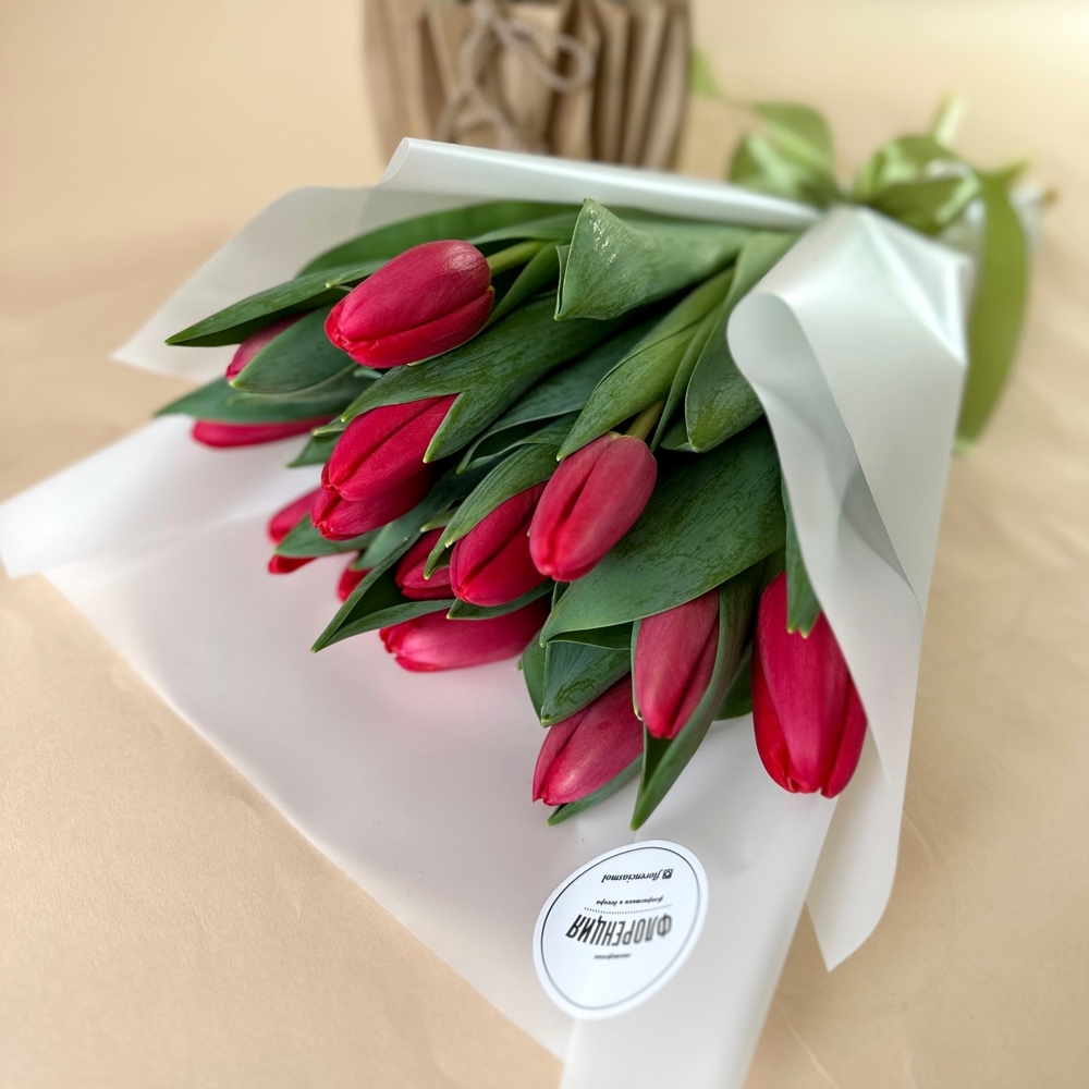 Весна #45 Букет красных тюльпанов 15 шт