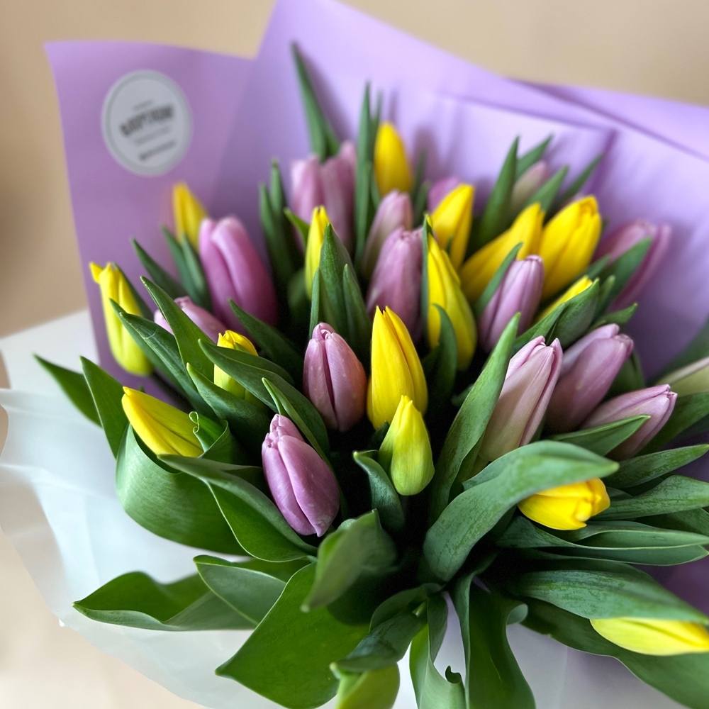 Весна #49 Микс желтых и сиреневых тюльпанов 35 шт