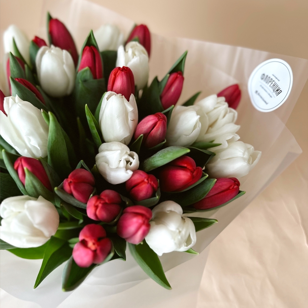 Весна #47 Микс красных и белых тюльпанов 35 шт