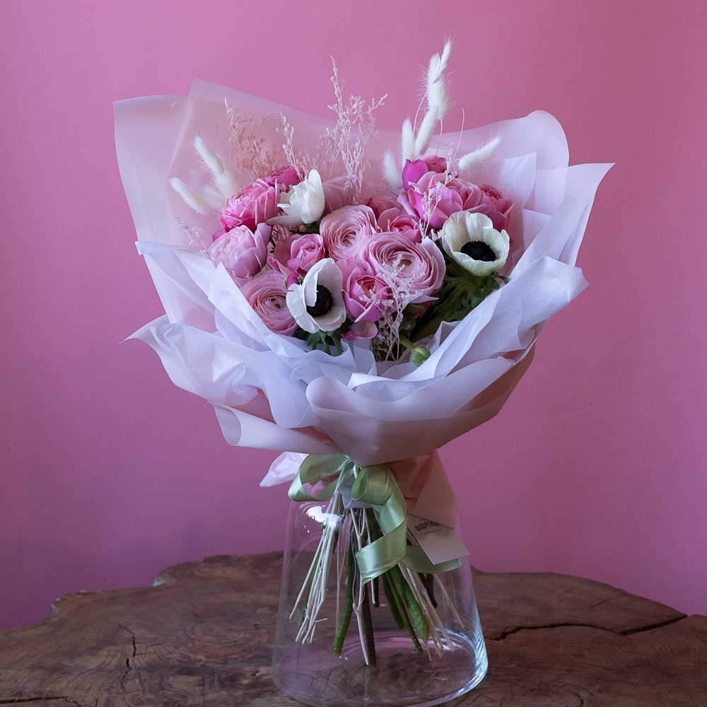 Букет - 136 Роскошный букет с анемонами, ранункулюсами, пионовидной розой