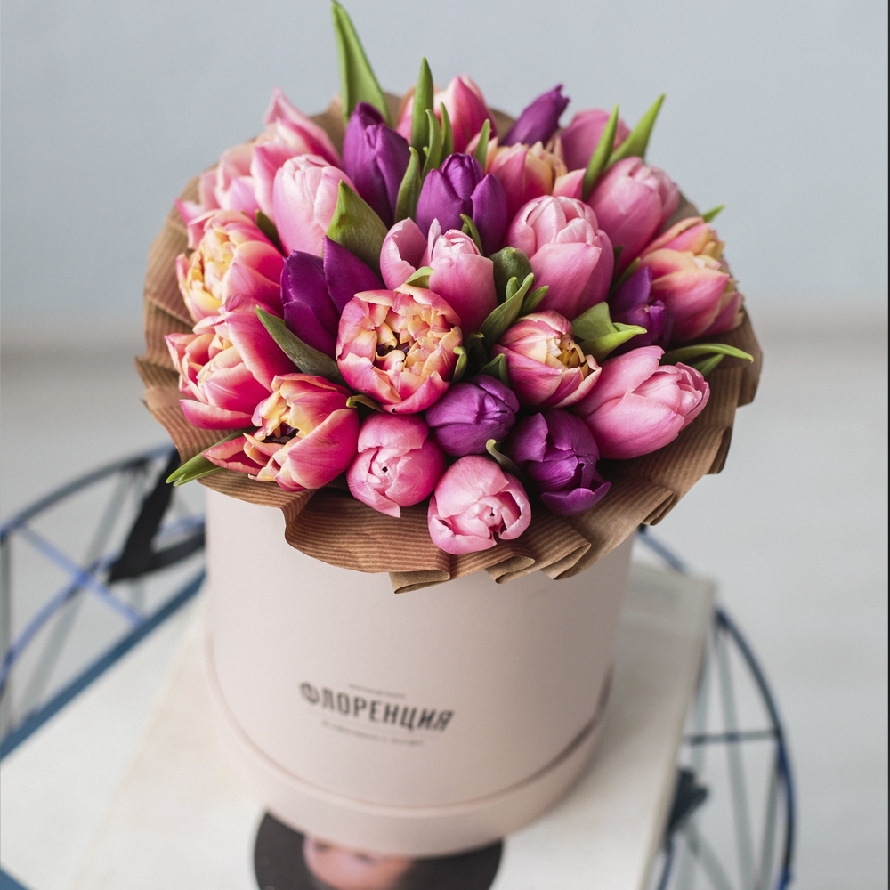 Весна #37 Микс тюльпанов в шляпной коробке