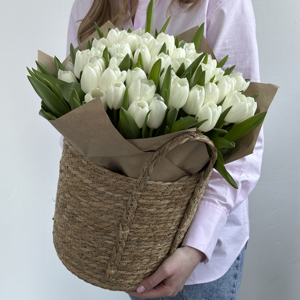 Весна #54шикарная корзина белых тюльпанов 75 шт